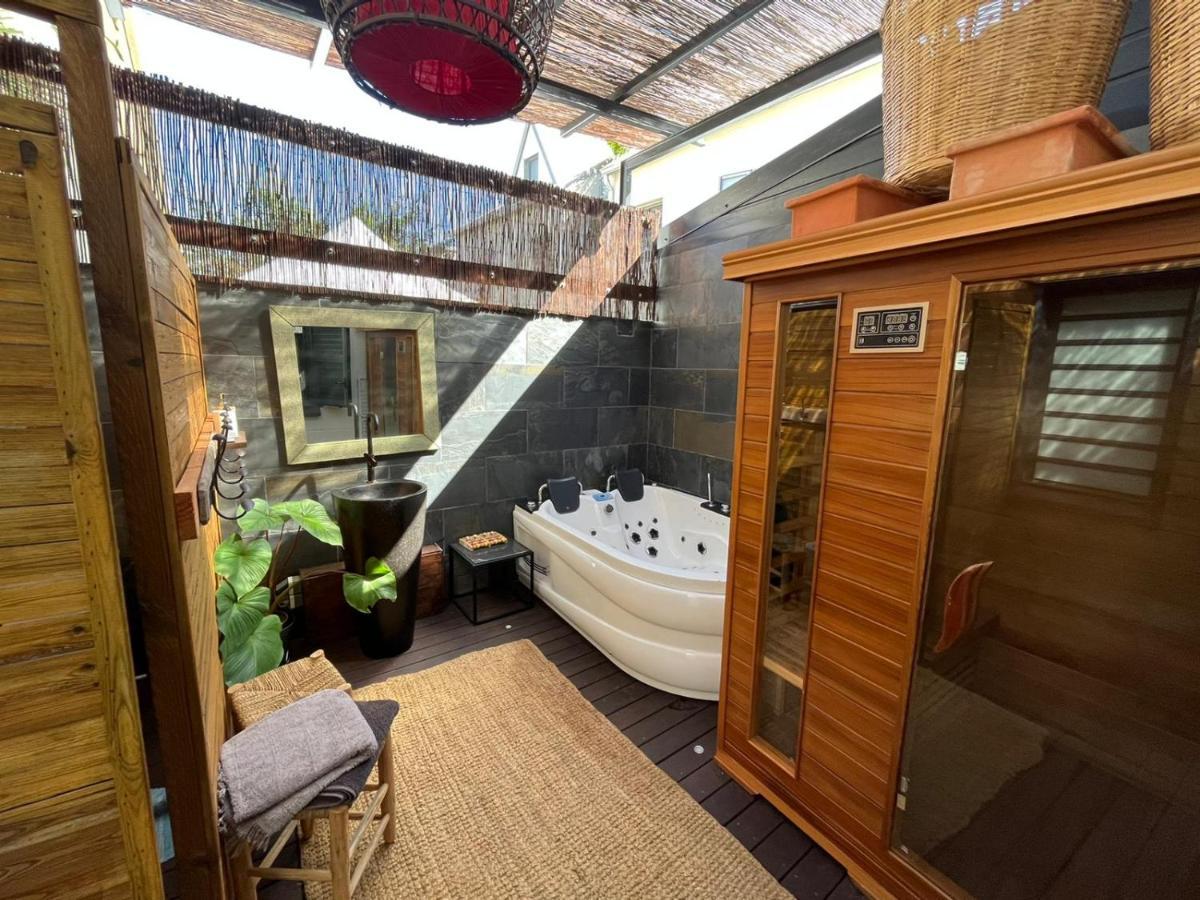 Villa Latrille - Piscine - Sauna - Jacuzzi لا سالين لو باين المظهر الخارجي الصورة